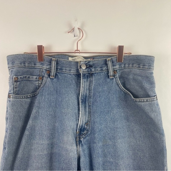 Levi's Jeans Men's 550 Relaxed Fit Medium Wash 100% Cotton Size 36 X 30 - Picture 2 of 14